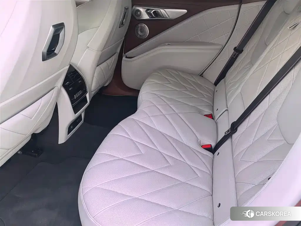 BMW XM id 4644670 из Китая 12