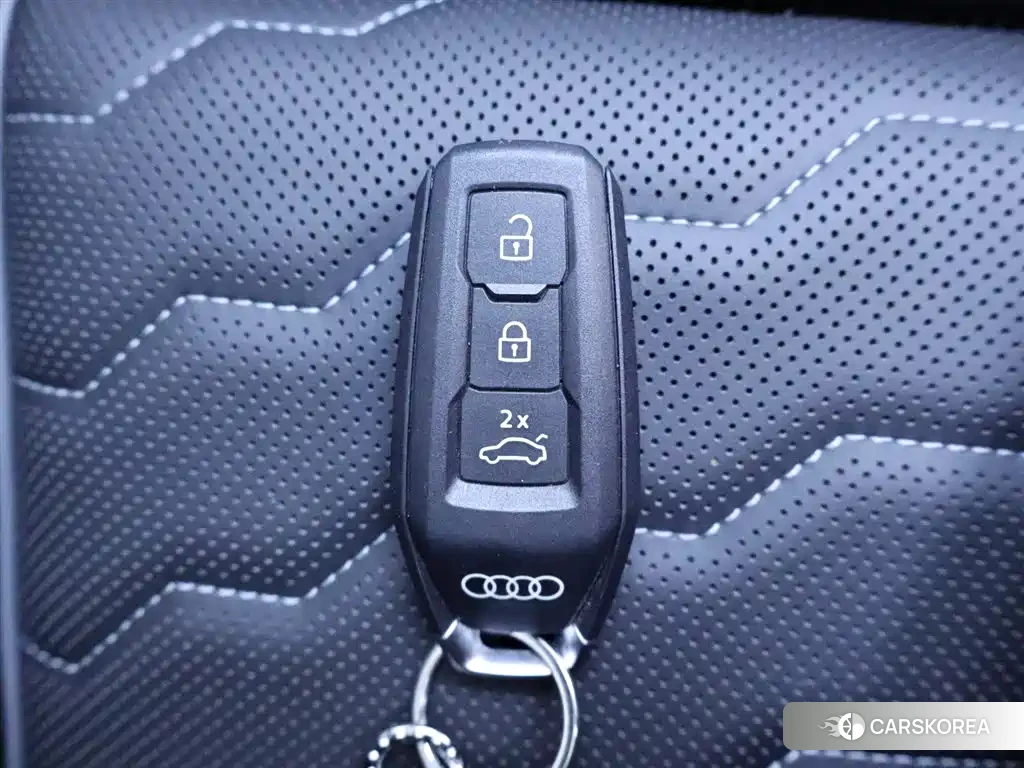 Audi Q6L id 4600385 из Китая 22
