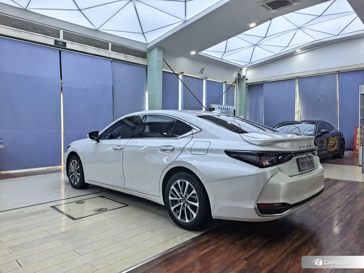 Lexus ES id 4634736 из Китая 11