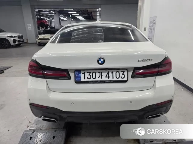 BMW 5 Series (G30) 2023 Белый из Кореи, фото 4