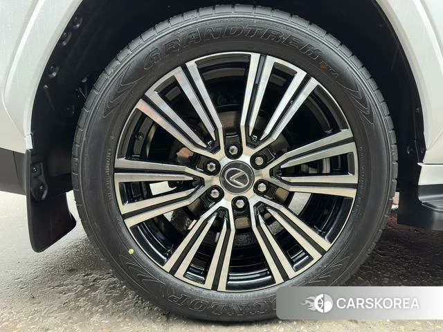 Lexus LX id 4275851 из Китая 19