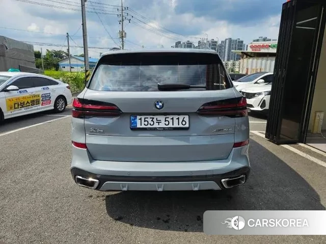 BMW X5 (G05) 2024 Светло-серебряный цвет из Кореи, фото 6