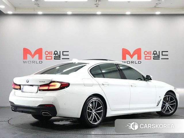 BMW 5 Series (G30) 2023 Белый из Кореи, фото 4