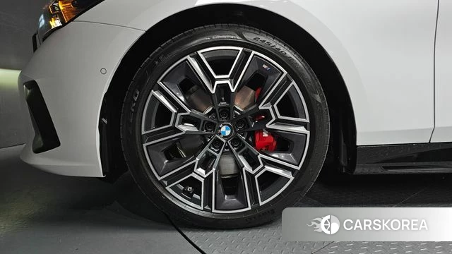 BMW 5 Series (G60) id 4649523 из Кореи 28