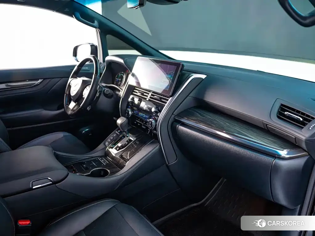 Lexus LM id 4686100 из Китая 16