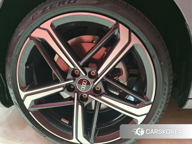 Audi A4L id 4306970 из Китая 9
