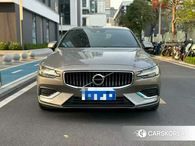 Volvo S60 2020 Серебристо-серый из Китая, фото 4