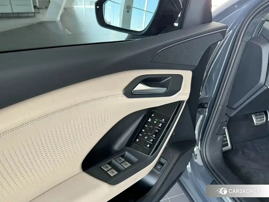 Audi Q6L e-tron 2025 Silver/gray из Китая, фото 5