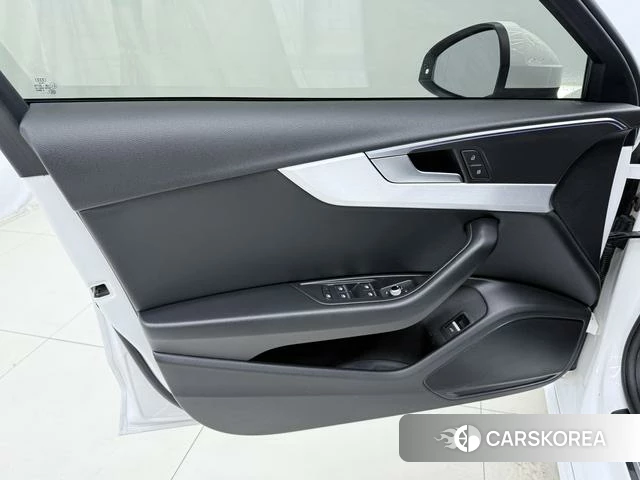 Audi A4L id 4260759 из Китая 10