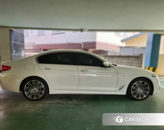 BMW 5 Series (G30) 2018 Белый из Кореи, фото 4