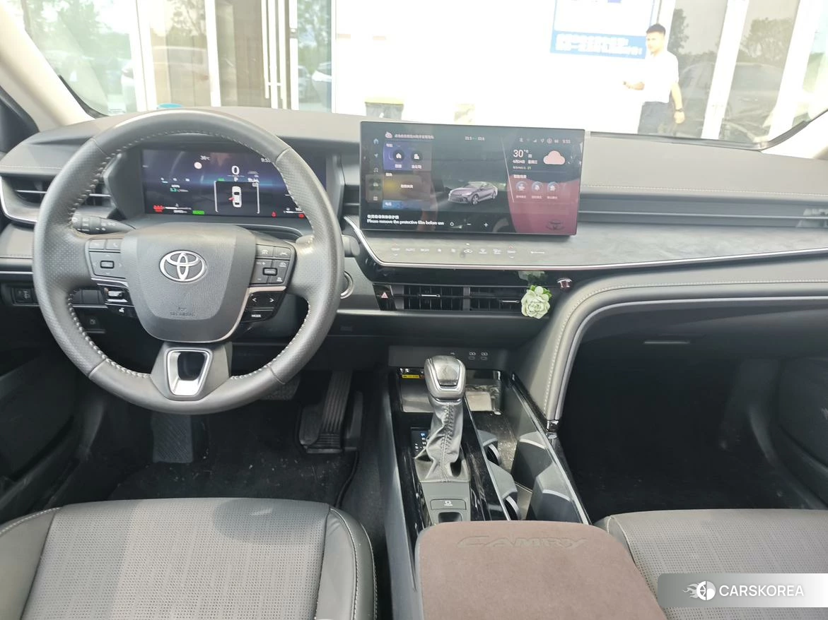 Toyota Camry 2024 Серебристо-серый из Китая, фото 4