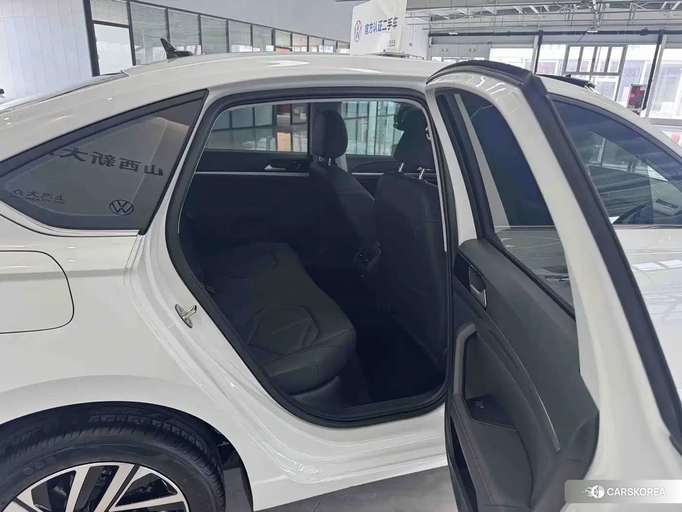 Volkswagen Lavida 2024 Белый из Китая, фото 4