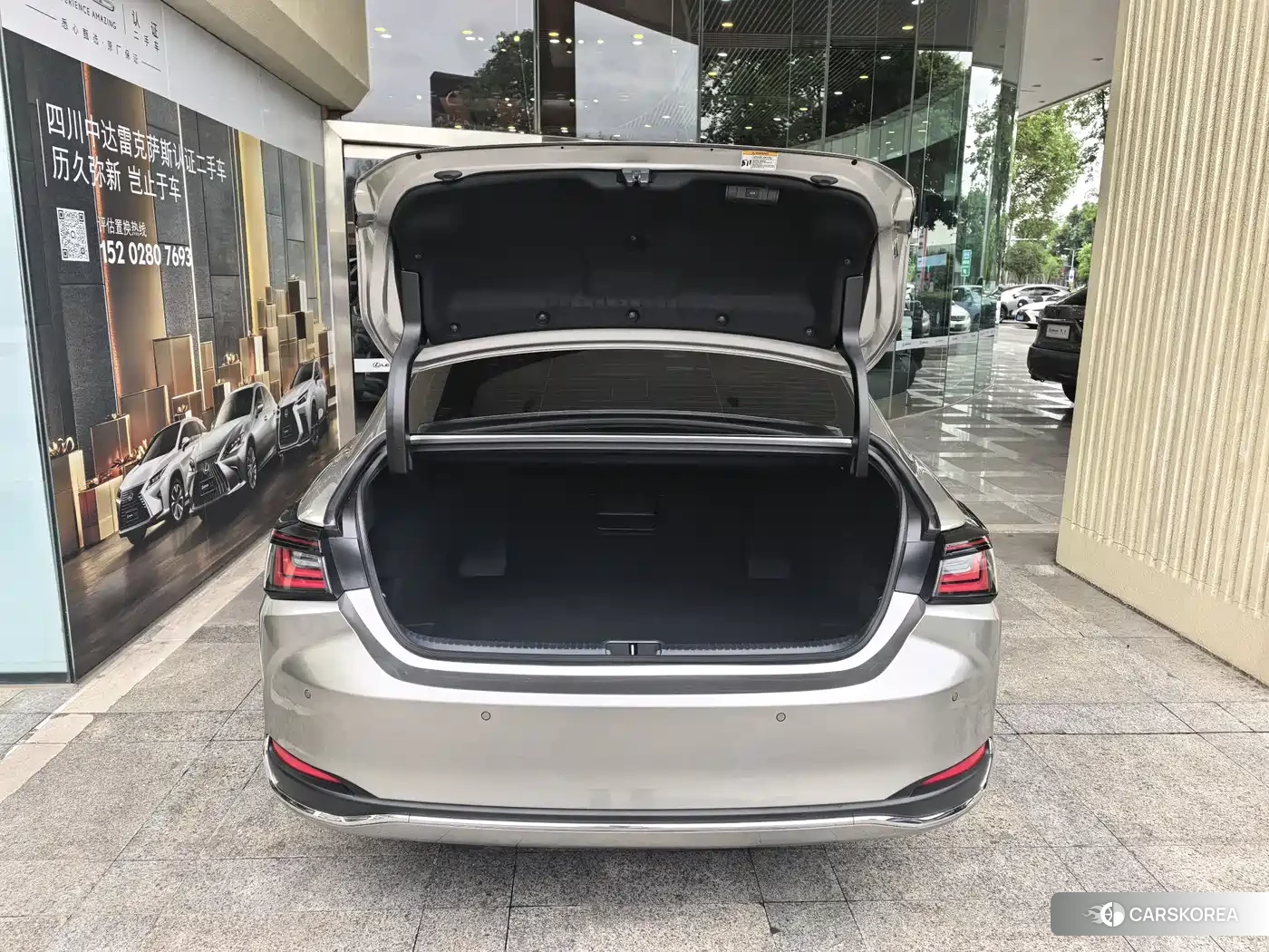 Lexus ES 2025 Silver/gray из Китая, фото 4
