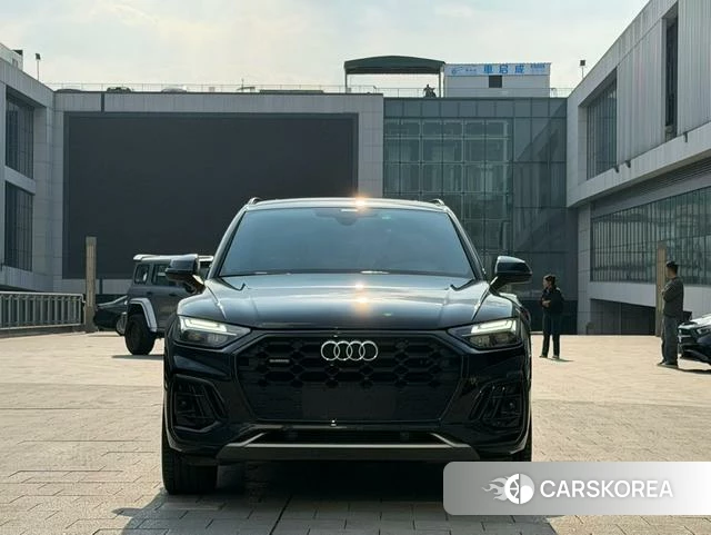 Audi Q5L 2023 Черный из Китая, фото 4