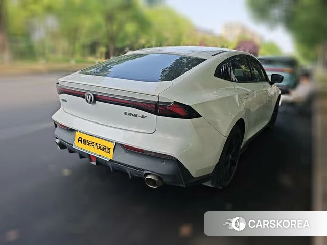 Chang'an UNI-V 2022 Белый из Китая, фото 4