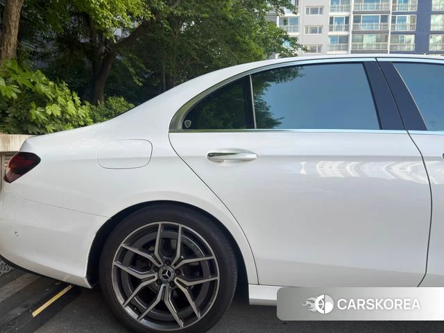 Mercedes-Benz E-Class W213 2022 Белый из Кореи, фото 4