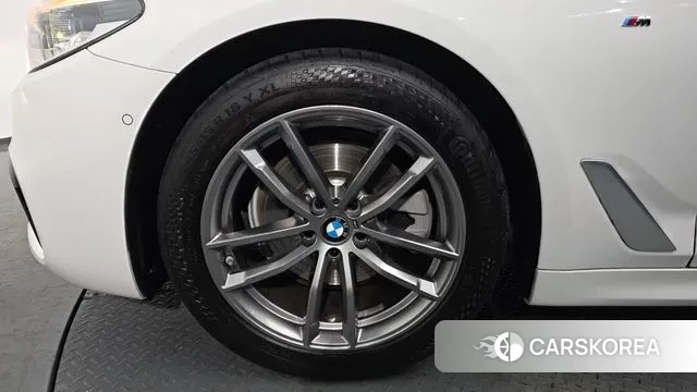 BMW 5 Series (G30) id 3515425 из Кореи 14