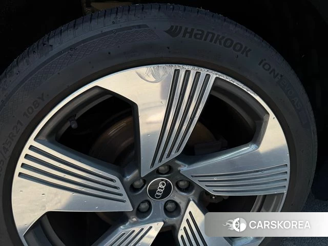 Audi e-Tron 2021 Черный из Кореи, фото 4