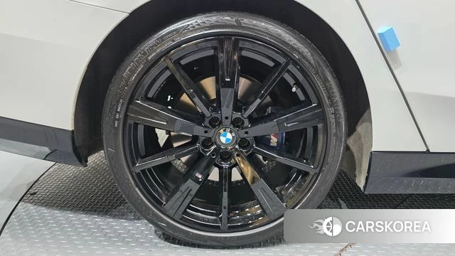 BMW 5 Series (G60) id 3864544 из Кореи 14