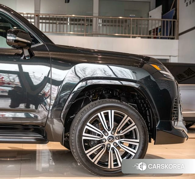 Lexus LX id 4272978 из Китая 13