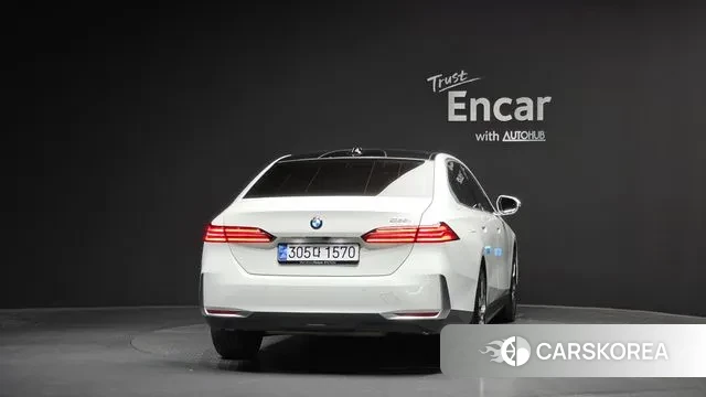 BMW 5 Series (G60) id 3512526 из Кореи 14