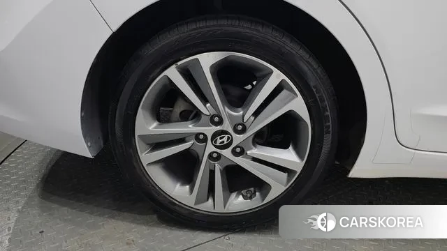 Hyundai Avante AD id 3557892 из Кореи 14