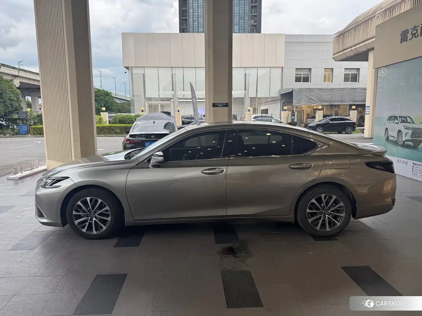 Lexus ES 2025 Silver/gray из Китая, фото 5
