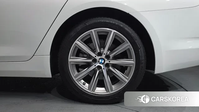 BMW 5 Series (G30) id 3736813 из Кореи 14