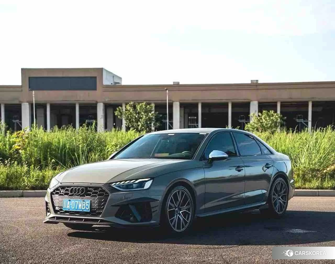 Audi S4 2021 Темно-серый из Китая, фото 4