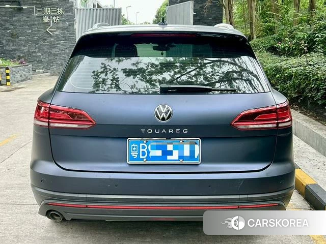 Volkswagen Touareg 2023 Темно-серый из Китая, фото 4