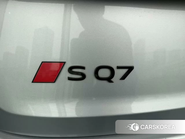 Audi SQ7 2024 Серебристо-серый из Китая, фото 6