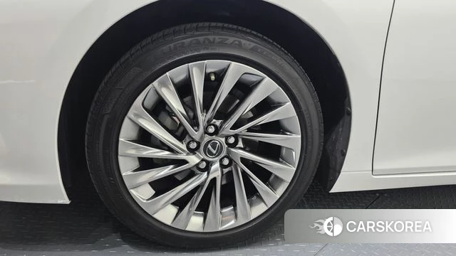 Lexus ES300h 7th generation id 3818065 из Кореи 14