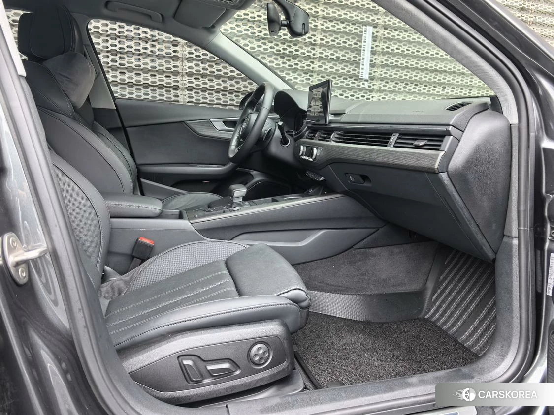 Audi A4L id 4452708 из Китая 13