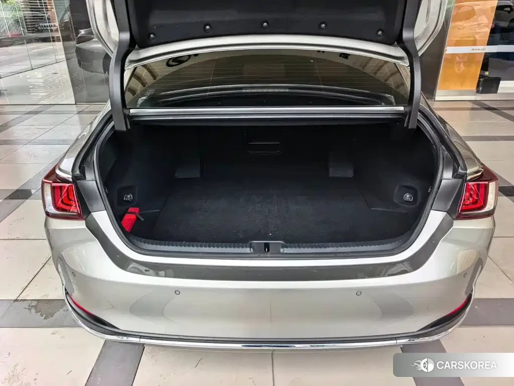 Lexus ES 2023 Silver/gray из Китая, фото 4