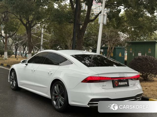 Audi A7 2023 Белый из Китая, фото 4