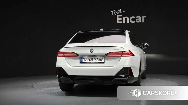 BMW 5 Series (G60) id 4578669 из Кореи 26