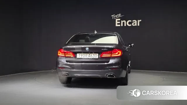 BMW 5 Series (G30) id 3357420 из Кореи 14