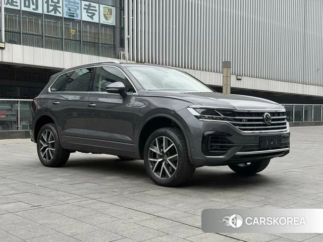 Volkswagen Touareg 2021 Темно-серый из Китая, фото 6