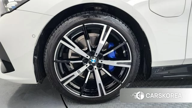BMW 5 Series (G60) id 4602201 из Кореи 29