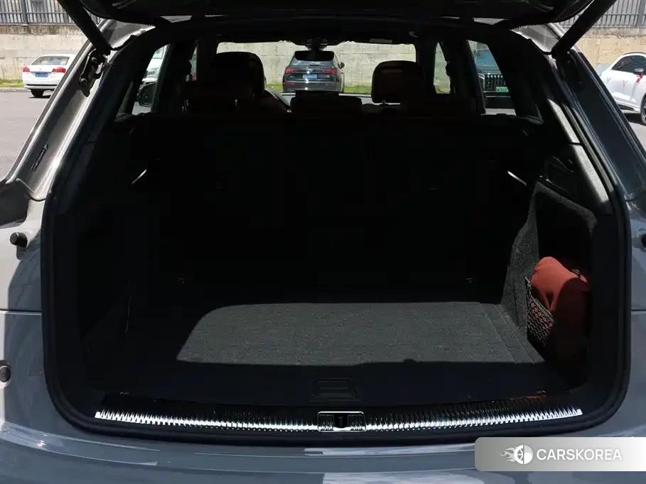 Audi Q5L id 4570370 из Китая 10