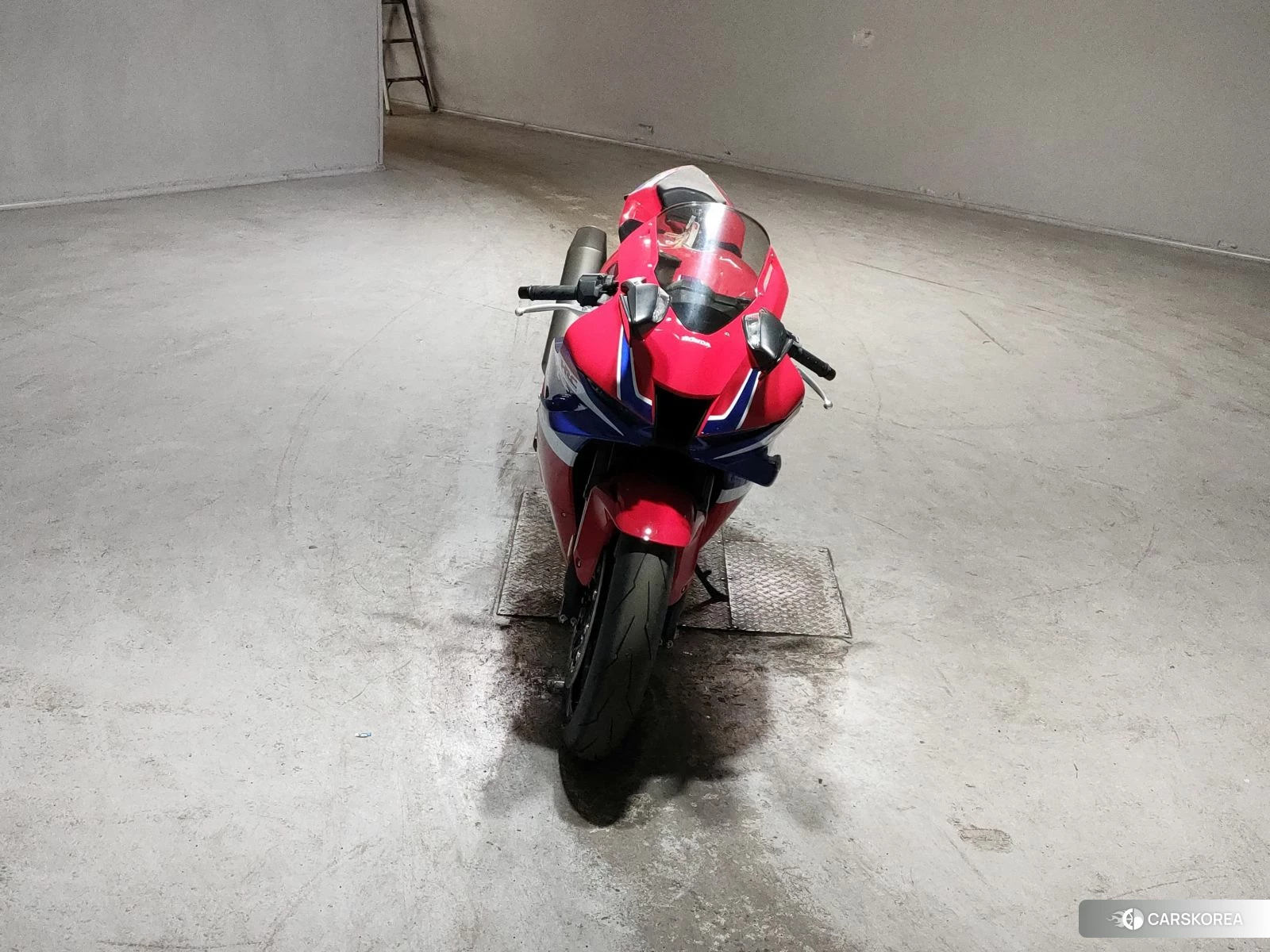 Проданный Honda CBR1000RR-R FIREBLADE id 3949495 из Японии, фото 2