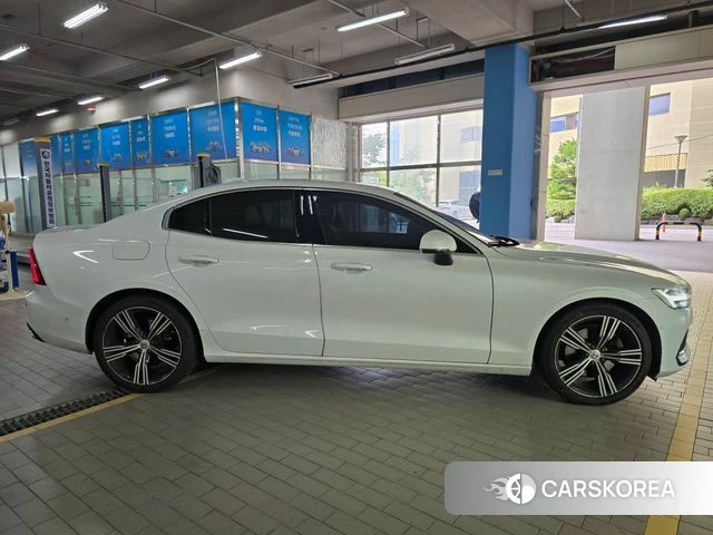 Volvo S60 3rd generation 2021 Белый из Кореи, фото 4
