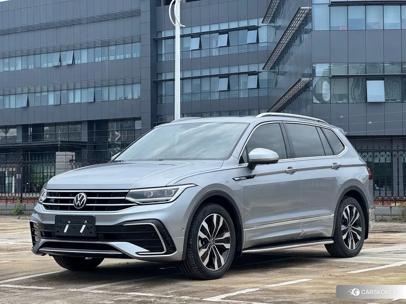 Volkswagen Tiguan L 2022 Silver/gray из Китая, фото 5