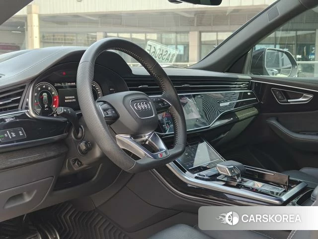 Audi Q8 2021 Черный из Китая, фото 4
