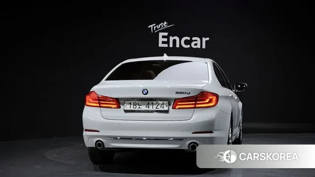 BMW 5 Series (G30) id 3380830 из Кореи 14