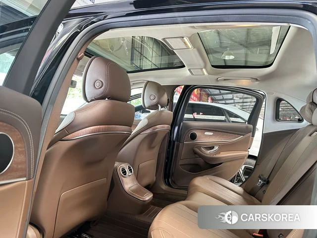 Mercedes-Benz E-class 2022 Черный из Китая, фото 5