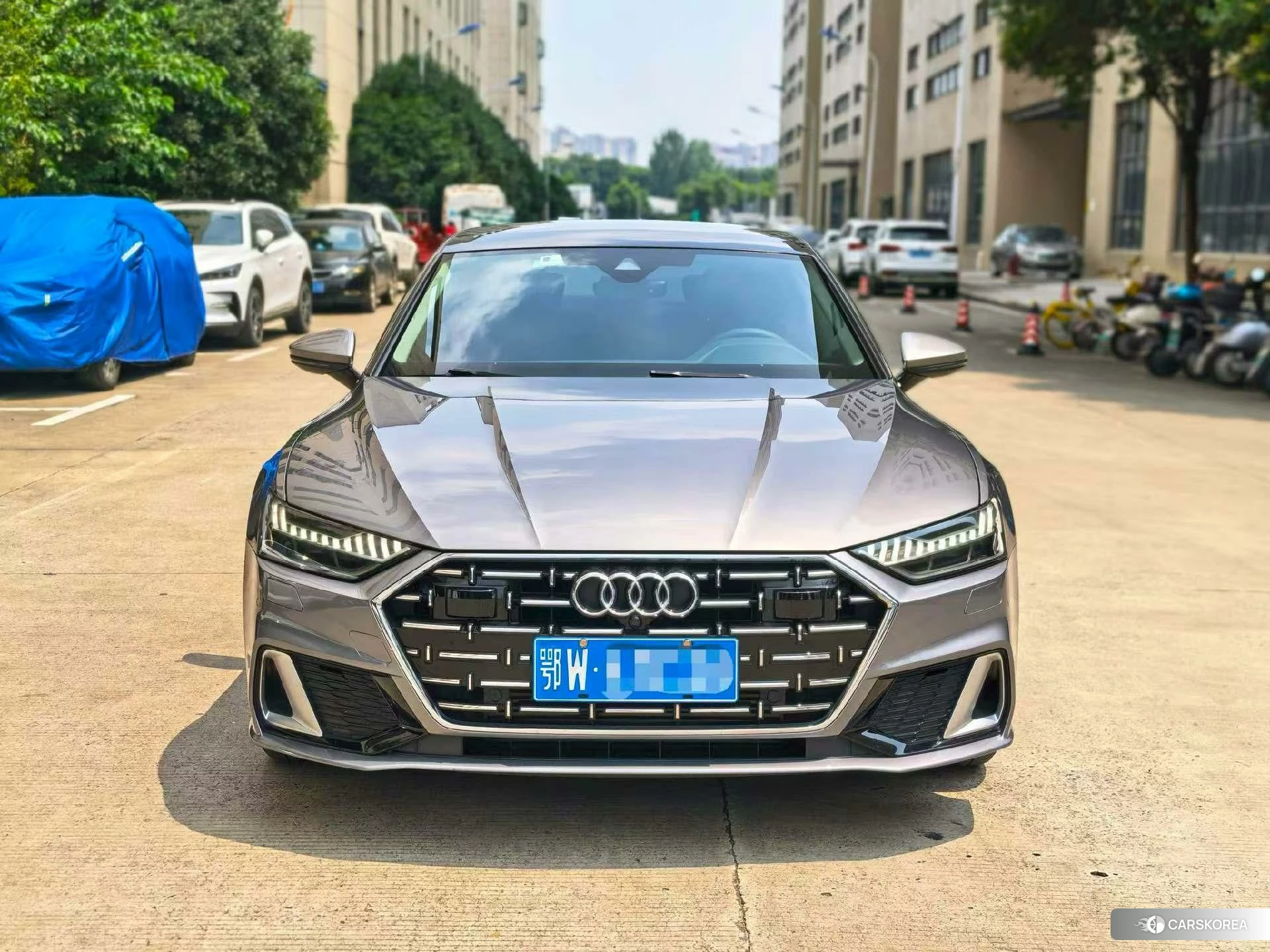 Audi A7L 2022 Серебристо-серый из Китая, фото 4
