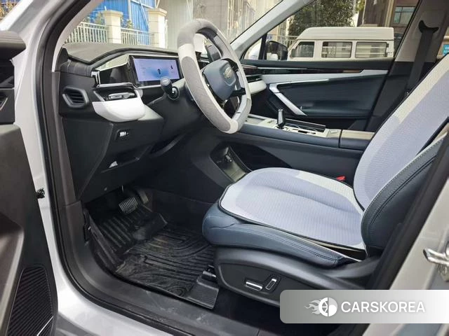 Geely Automobile Boyue L 2025 Серебристо-серый из Китая, фото 4