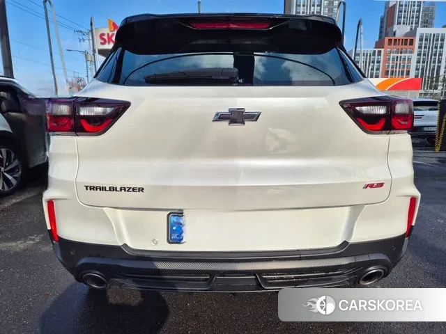 Chevrolet (GM Daewoo) The New Trail Blazer 2024 Белый двухцветный из Кореи, фото 4