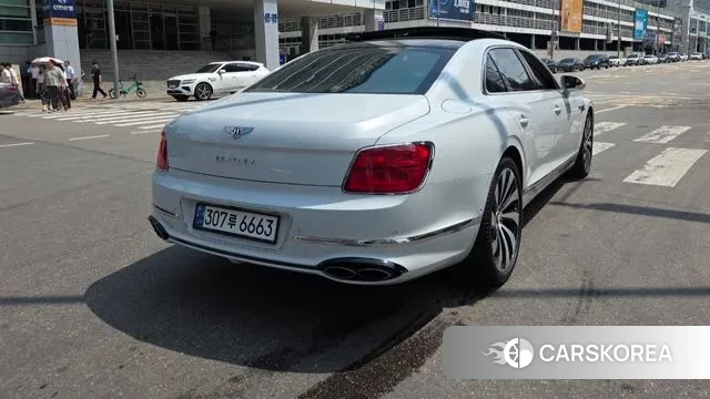 Bentley Flying Spur 3rd Generation 2021 Белый из Кореи, фото 6